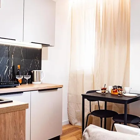 Mala Kawalerka Spokojna Okolica, Swietny Dojazd * Varsóvia